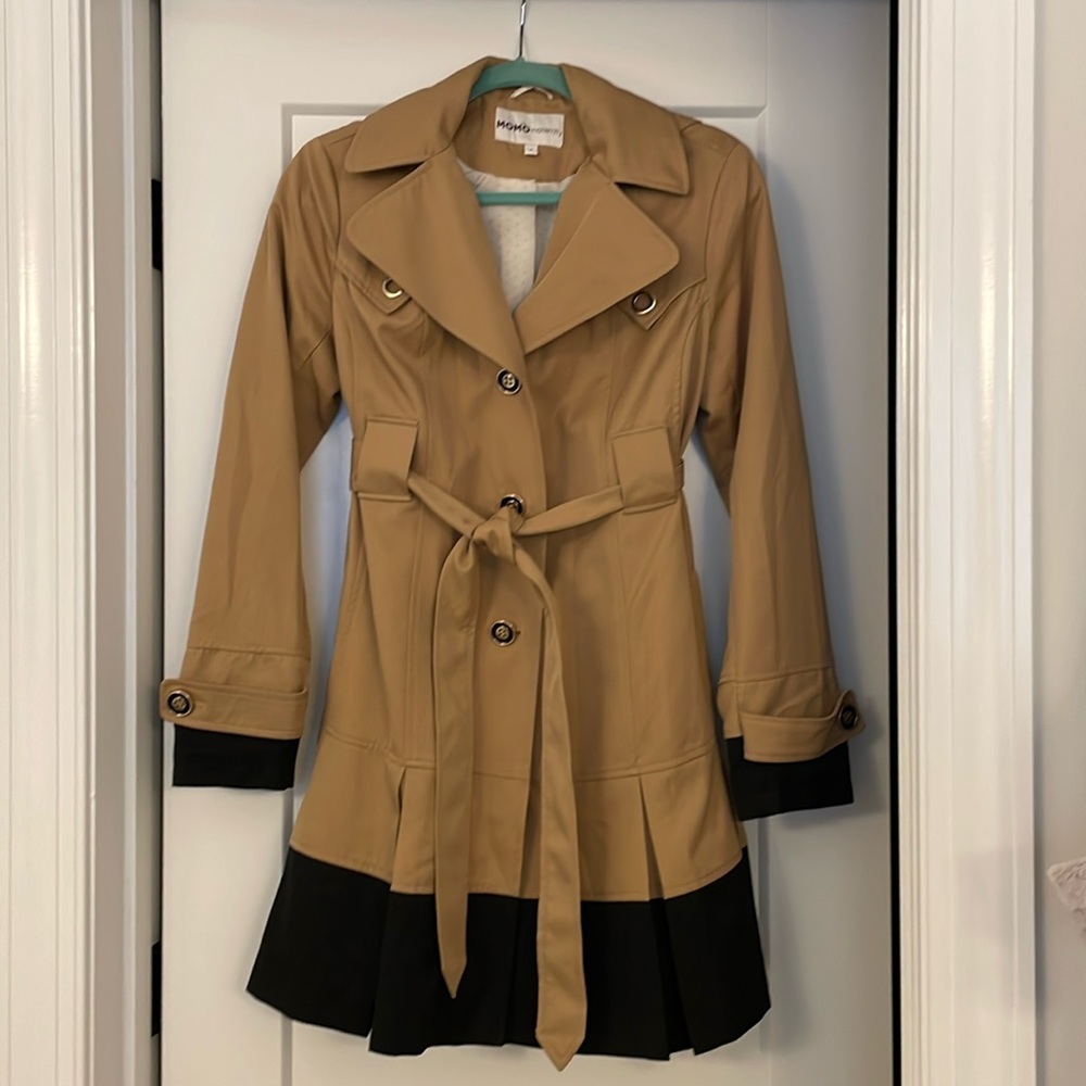MoMo Maternity Tan/Black trench coat size small